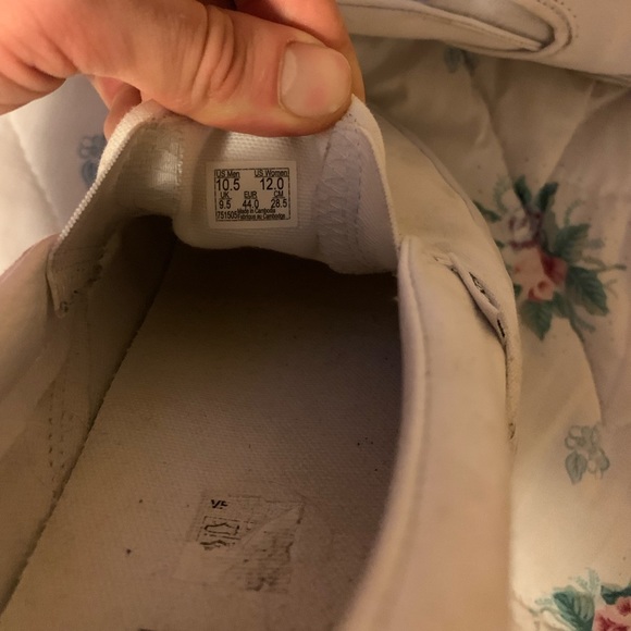 Men’s Vans Slip On Shoes (Size 10.5 US). - Picture 3 of 3